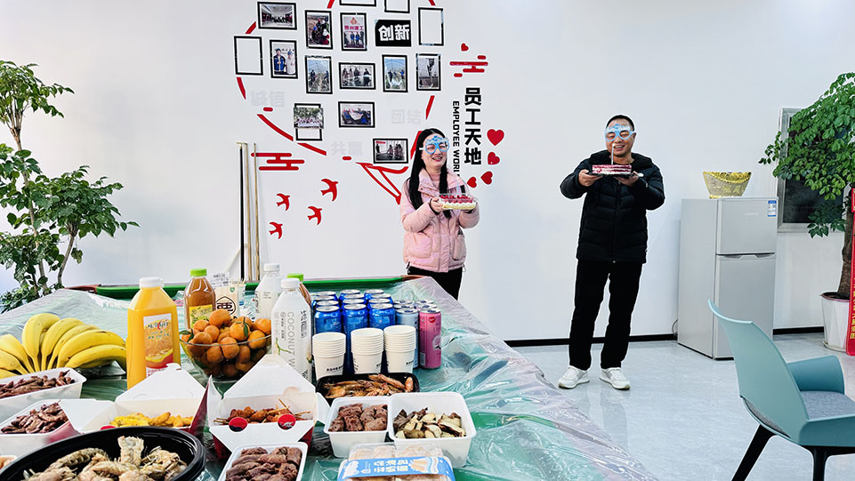 <strong>共慶生辰，攜手同行——boss與美女員工生日茶話會</strong>
